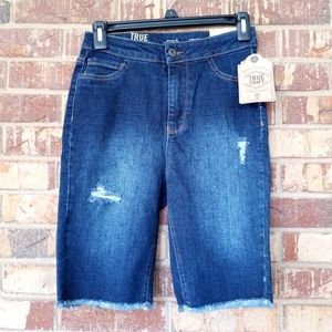 True Craft  Distressed Shorts Size 5